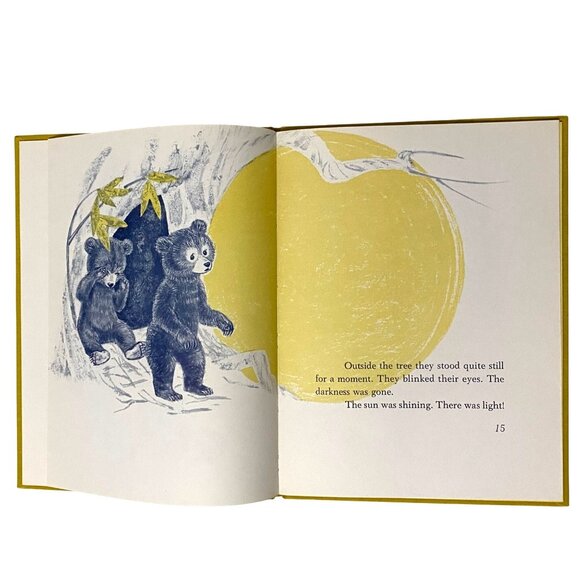 Cubby's World Story of a Baby Bear Hardcover Robbie Trent Wild Animals Vtg 60s - Picture 7 of 10